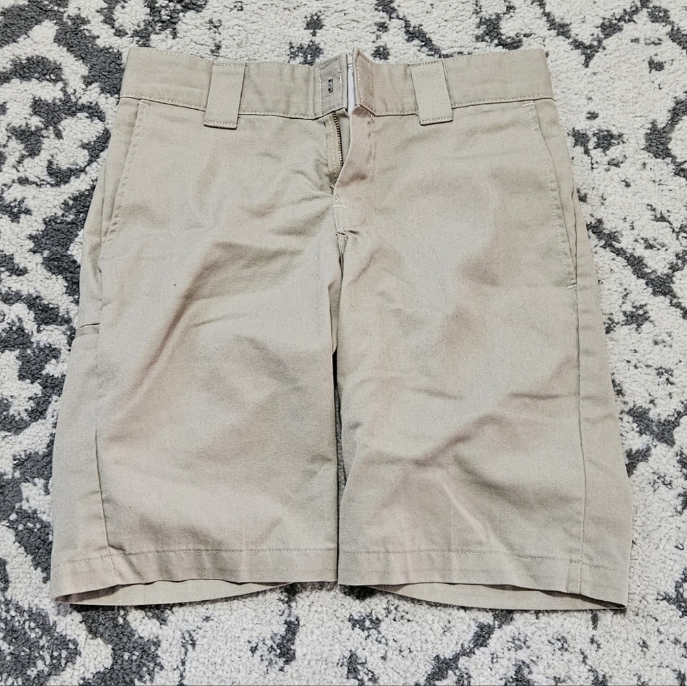 Dickies khaki slimfit men's shorts. Size 30.